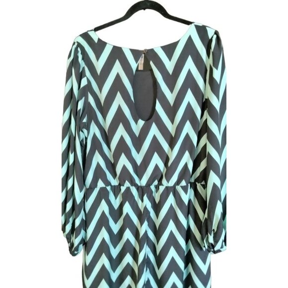 My Michelle Chevron Print Keyhole Back Elastic Waist Dress Size 3X - Picture 5 of 7